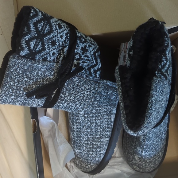 MukLuks fleece lined boot 9 - Picture 3 of 3